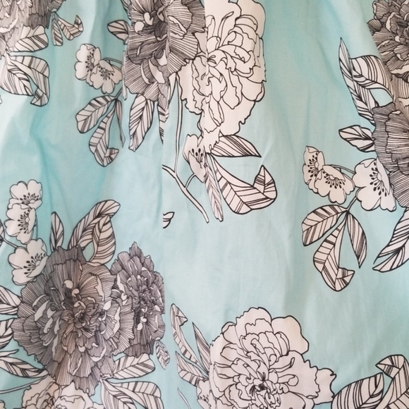 NWT Floral Dress - Picture 2 of 4